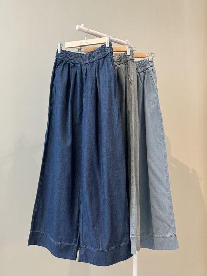 Stitched Hem Wide-Leg Jeans