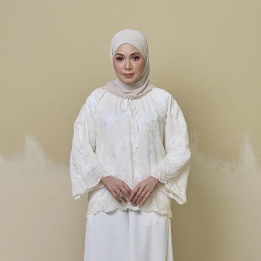 Suri Blouse in Off White