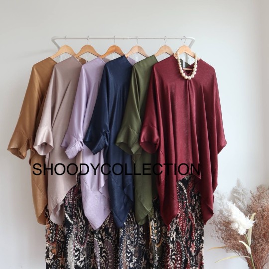 Dahlia set with pleated batik