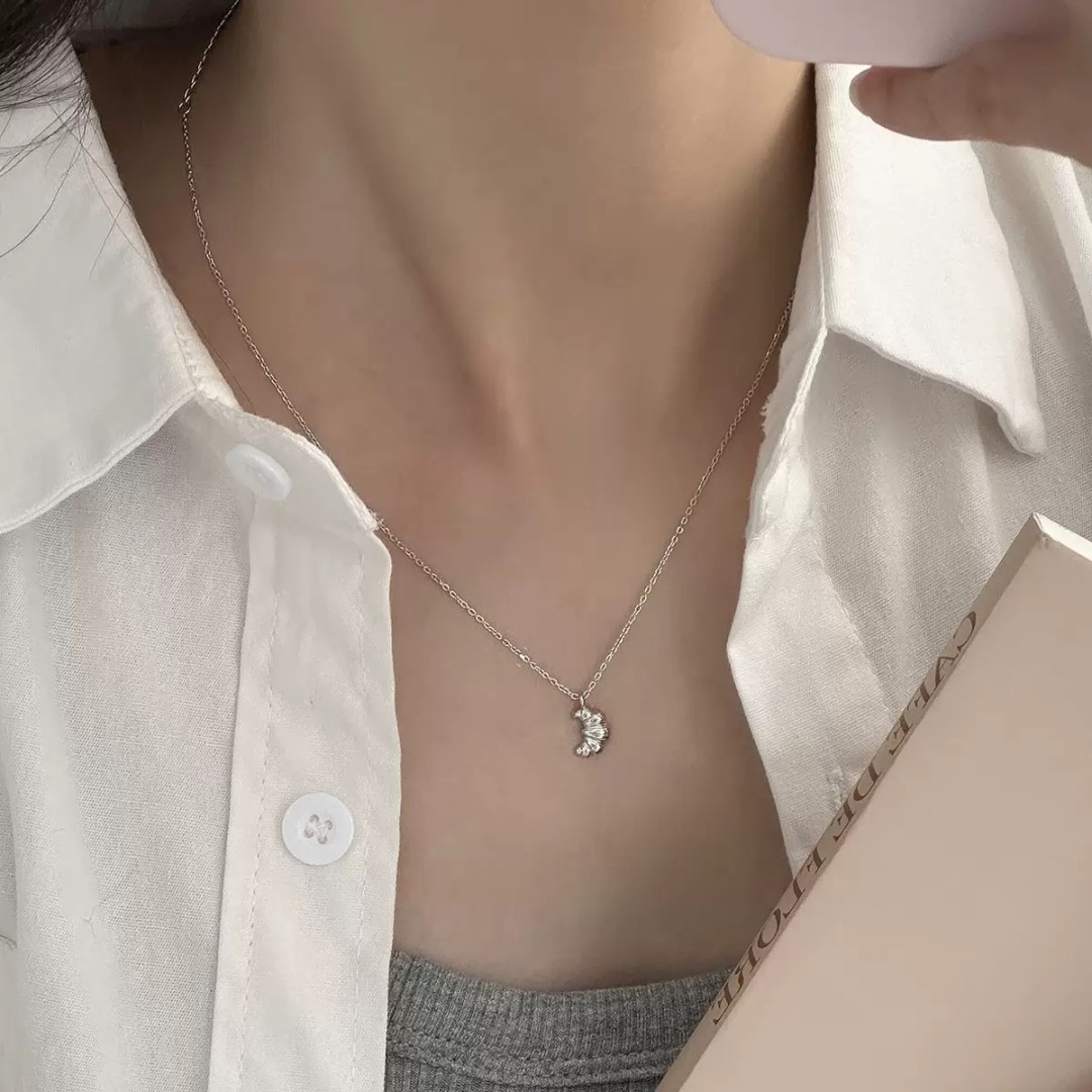 Croissant necklace - Image 3