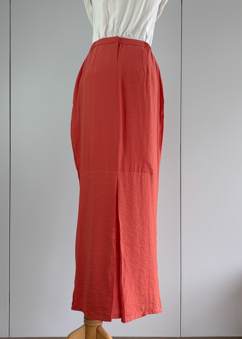 Skirt in Tomato Red
