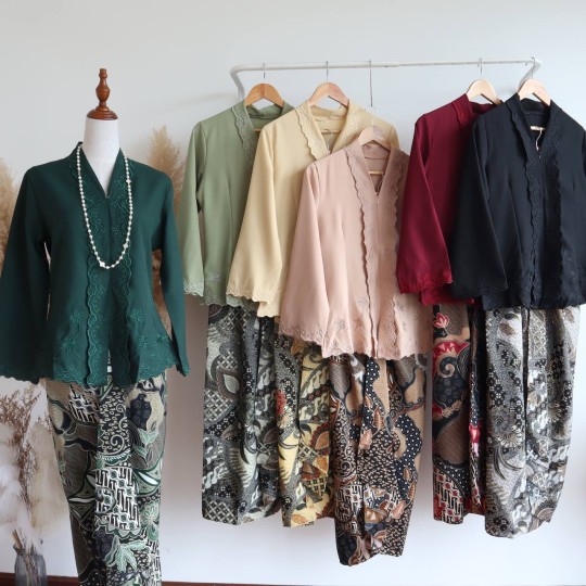 Kebaya cik saloma