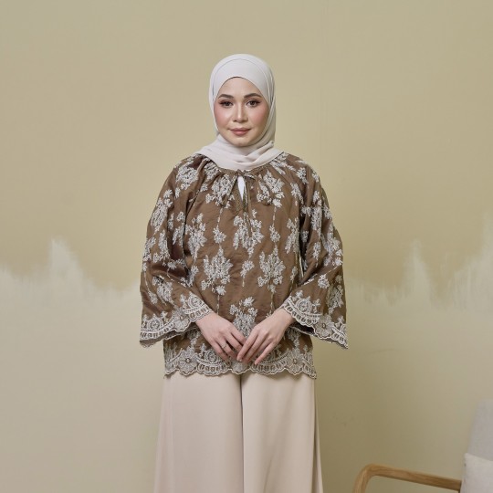 Suri Blouse in Dark Brown