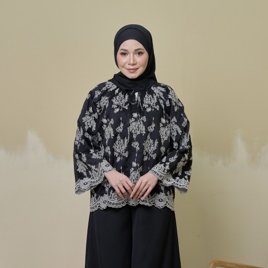 Suri Blouse in Black