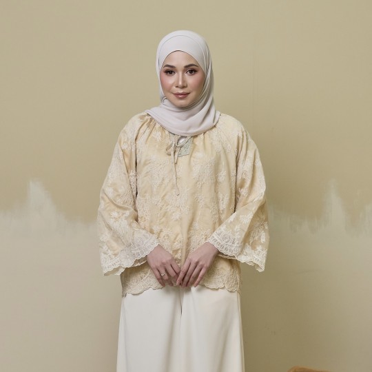 Suri Blouse in Champagne