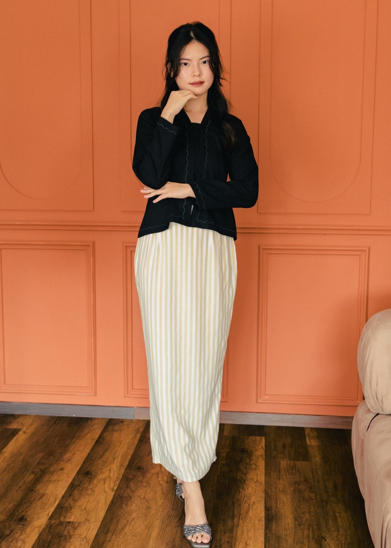 Keesha in Smoky Black