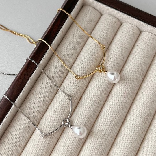 Odele pearl necklace