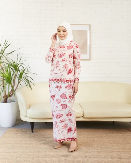 Iris Kurung (Red)