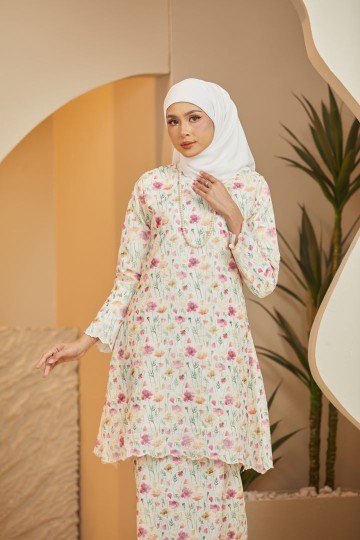 Daisy Kurung (Pink)