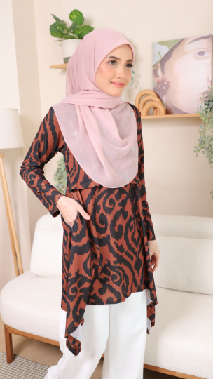 PRINTED PUA KUMBU BROWN BLOUSE