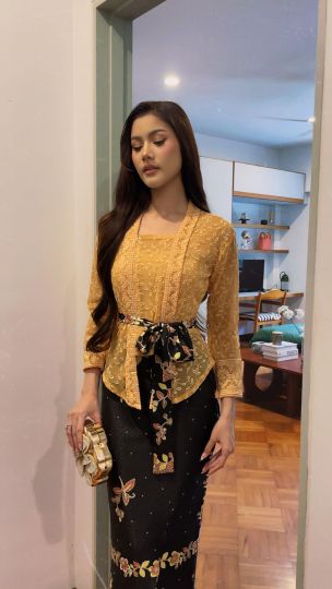 KIRANA BLINK KEBAYA IN RANIA BEIGE